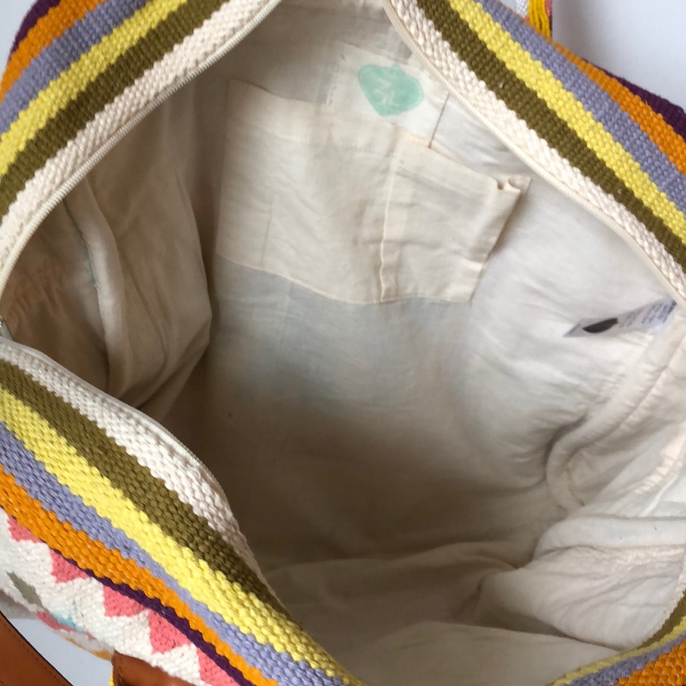 ZL crossbody tote-AVAILABLE!  Perfect for back-to-school! - Picture 3 of 8